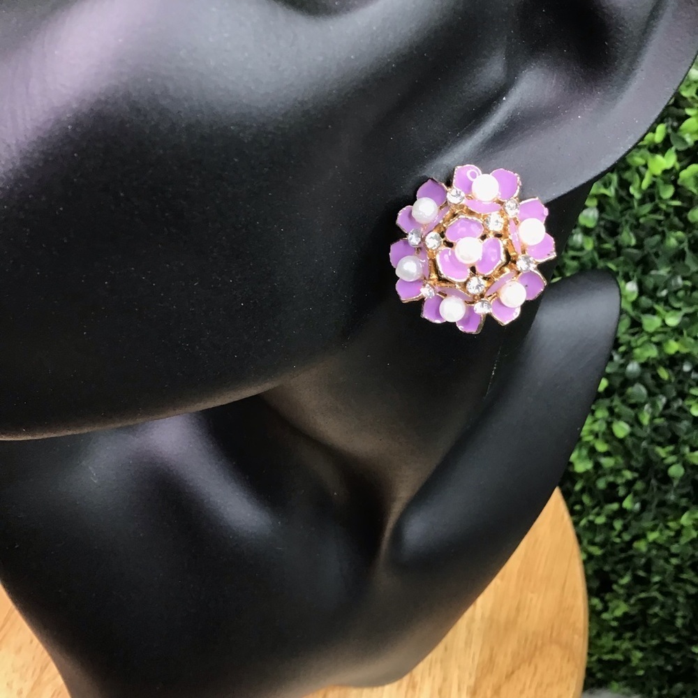 Purple flower earrings‎